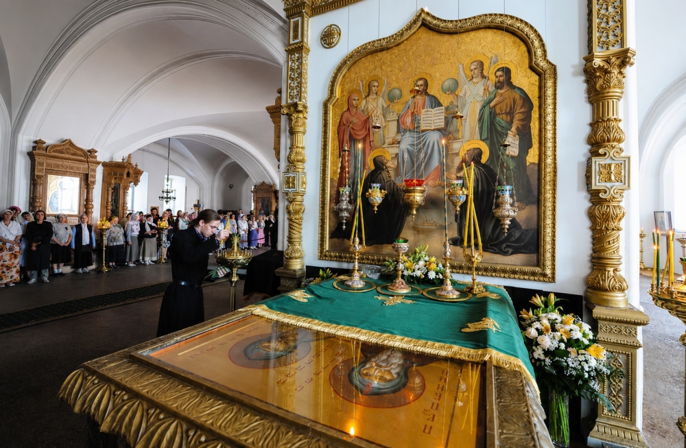 Рака с мощами преподобных Сергия и Германа